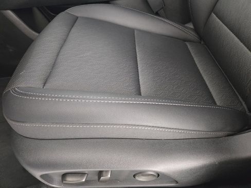 New 2026 Chevrolet Equinox LT w/ Convenience Package II FWD image 25