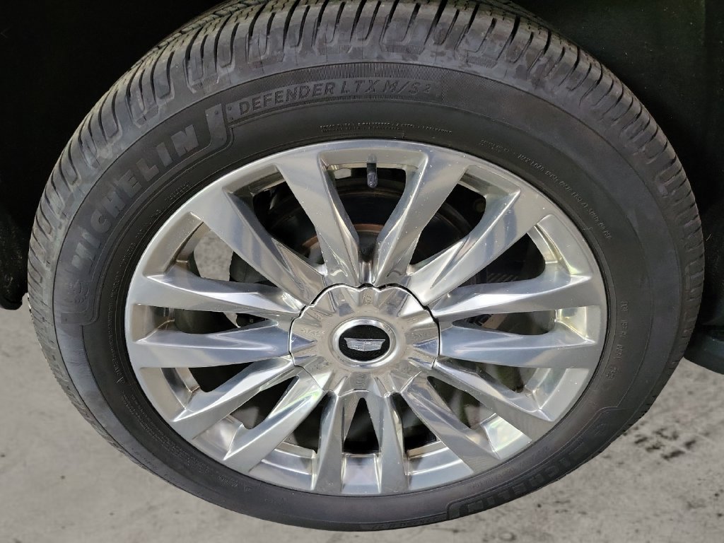 Used 2021 Cadillac Escalade Premium Luxury AWD/4WD image 12