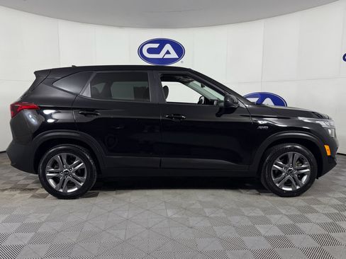 Used 2021 Kia Seltos LX image 3