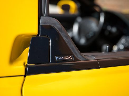 Used 2002 Acura NSX T image 17