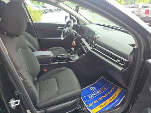 Used 2023 Kia Sportage LX AWD/4WD image 13