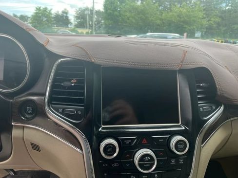 Used 2014 Jeep Grand Cherokee Overland AWD/4WD image 15