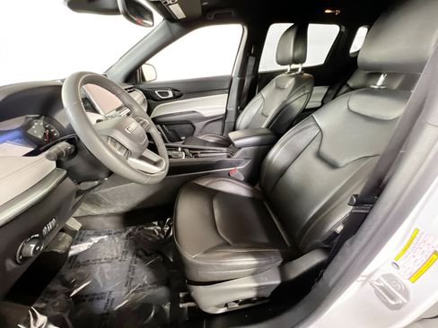 Used 2024 Jeep Compass Limited image 20