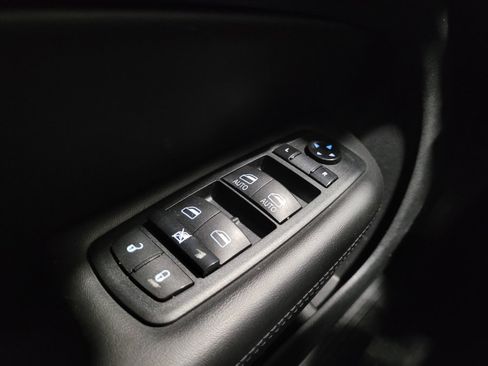 Used 2015 Chrysler 200 C FWD image 27