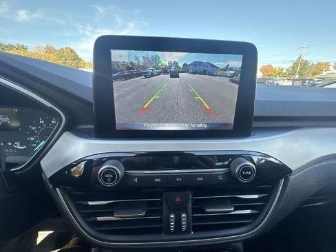 Used 2021 Ford Escape SE w/ Cold Weather Package image 15