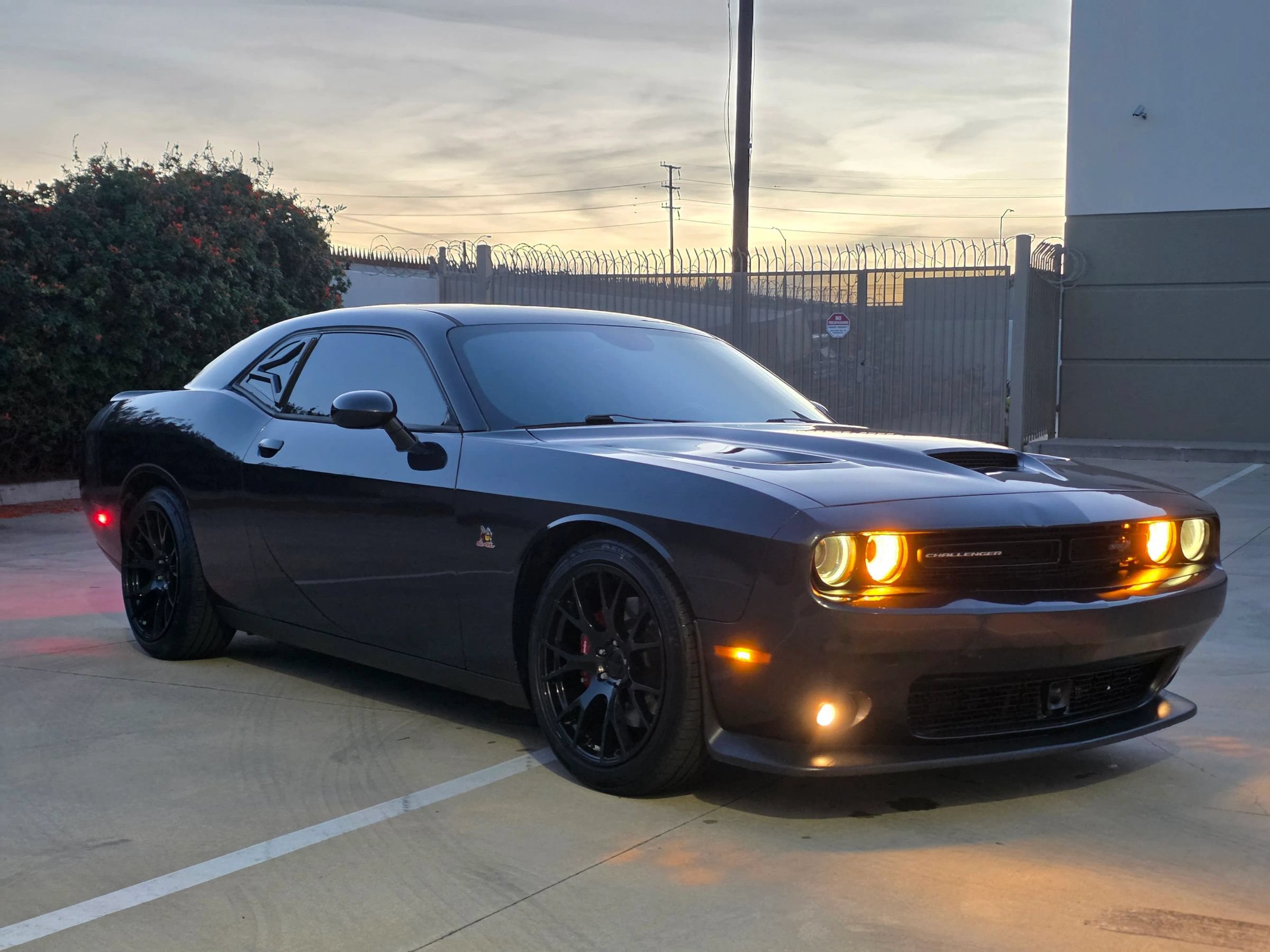 Used 2016 Dodge Challenger R/T Scat Pack w/ Leather Interior Group RWD image 3