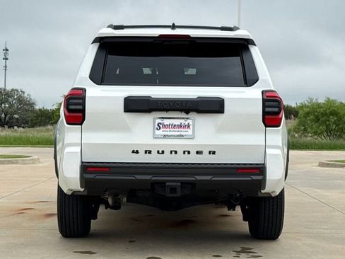 Used 2026 Toyota 4Runner SR5 AWD/4WD image 8
