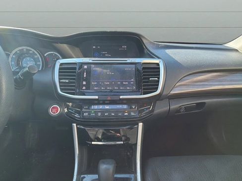 Used 2017 Honda Accord EX image 30