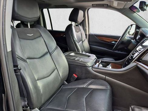 Used 2018 Cadillac Escalade ESV Premium Luxury AWD/4WD image 23