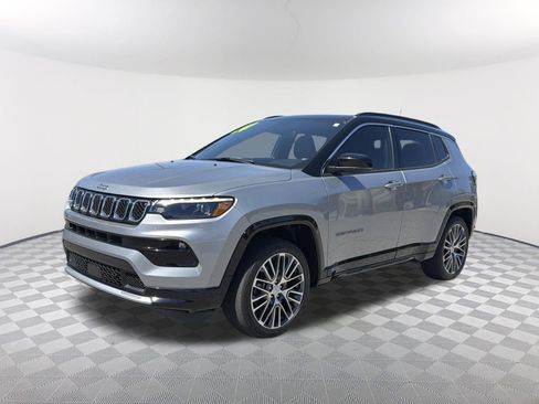 Used 2024 Jeep Compass Limited w/ Elite Group AWD/4WD image 3
