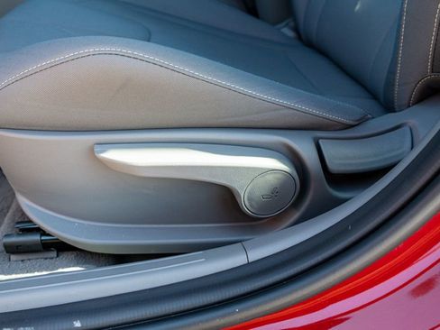 Certified 2025 Hyundai Elantra SEL image 20