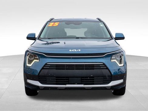 Used 2025 Kia Niro EX w/ EX Cold Weather Package image 2