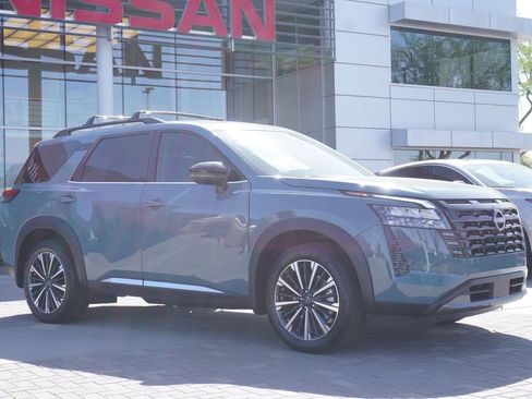 New 2026 Nissan Pathfinder Platinum image 4