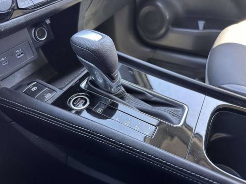 Used 2023 Nissan Kicks SR w/ SR Premium Package FWD image 27