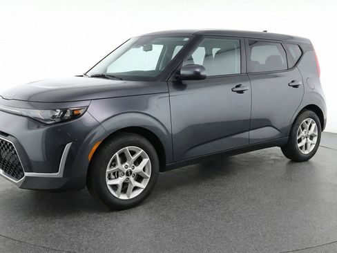 Used 2025 Kia Soul LX w/ LX Technology Package image 2