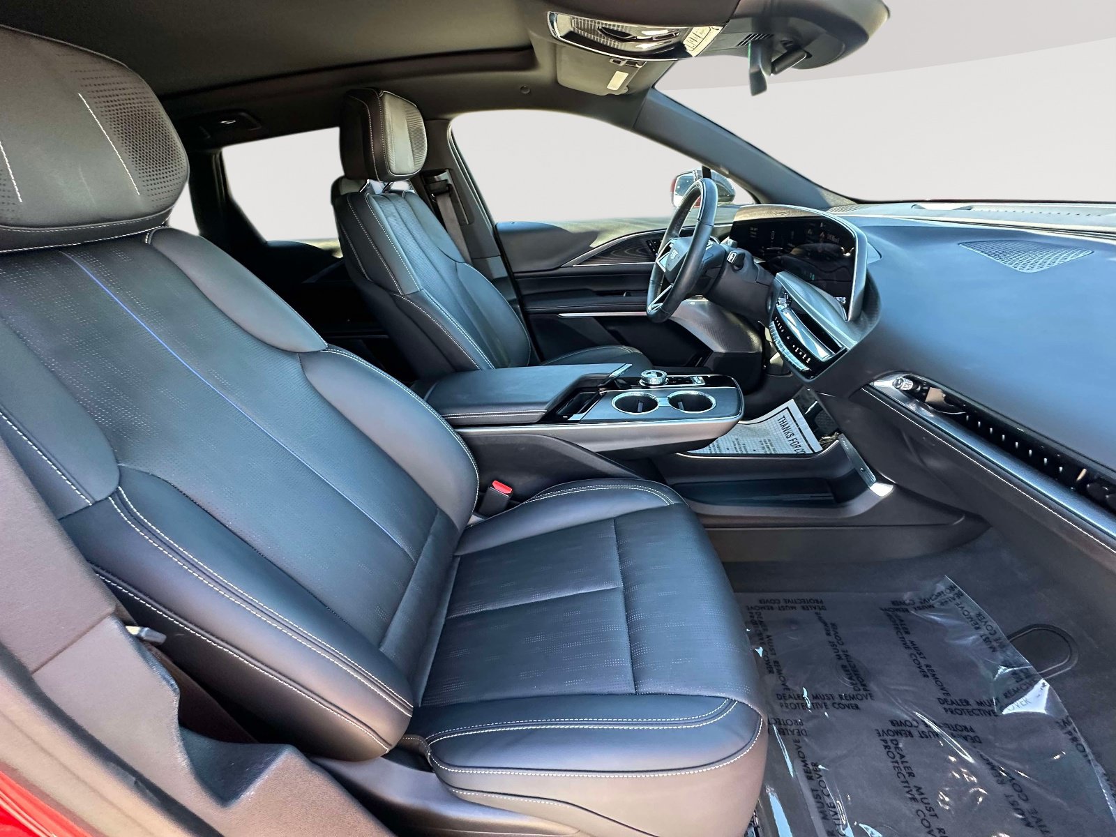 Certified 2024 Cadillac Lyriq Luxury AWD/4WD image 27