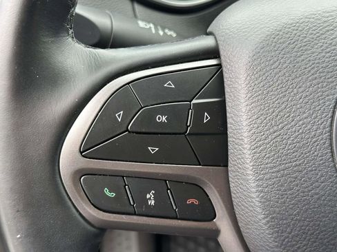 Used 2020 Jeep Cherokee Latitude Plus w/ Comfort/Convenience Group image 21