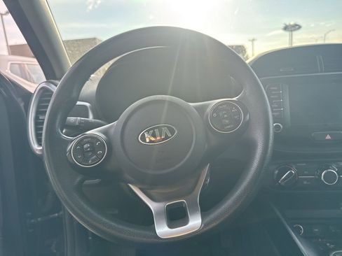 Used 2020 Kia Soul LX image 3
