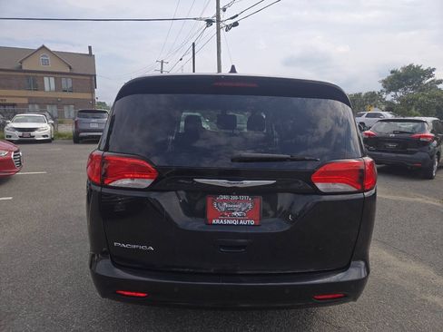 Used 2017 Chrysler Pacifica LX FWD image 9