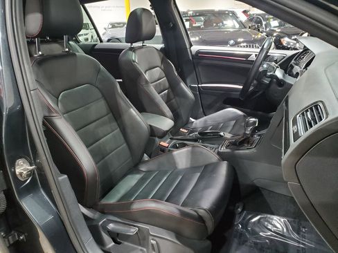 Used 2017 Volkswagen GTI SE image 13