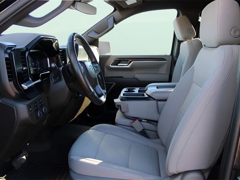 Used 2025 Chevrolet Silverado 1500 LT image 12