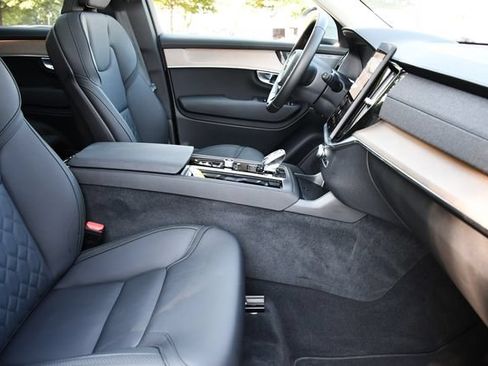 Used 2026 Volvo XC90 B6 Plus AWD/4WD image 32