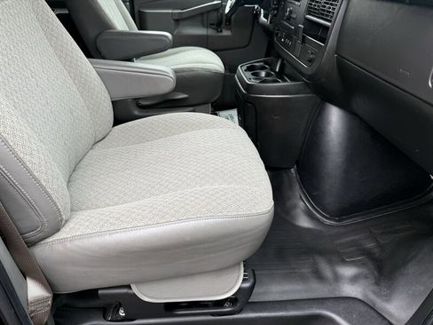 Used 2020 Chevrolet Express 3500 image 10