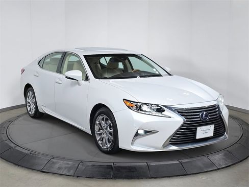 Used 2016 Lexus ES 300h image 9