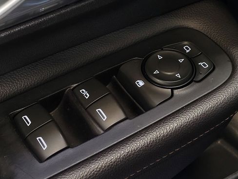 Used 2020 GMC Terrain SLE FWD image 27