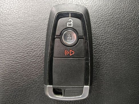 Used 2018 Ford Explorer XLT image 32