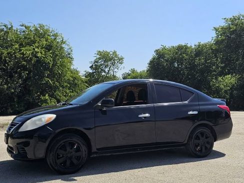 Used 2014 Nissan Versa SV FWD image 1