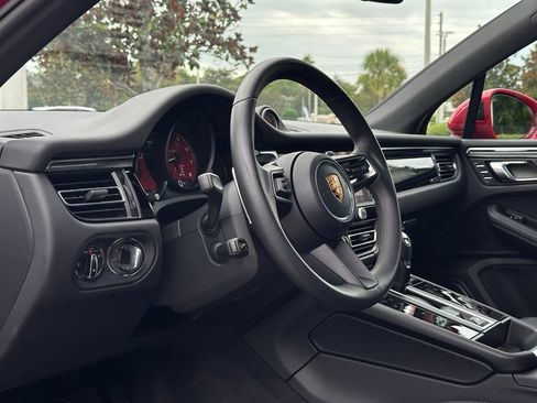 Used 2026 Porsche Macan AWD/4WD image 4