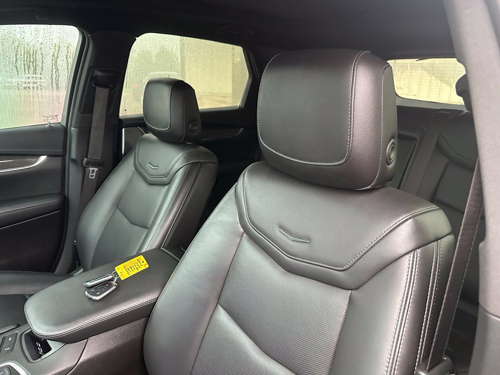 Used 2023 Cadillac XT5 Sportv w/ Technology Package AWD/4WD image 3