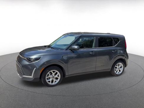 Used 2025 Kia Soul LX w/ LX Technology Package FWD image 7