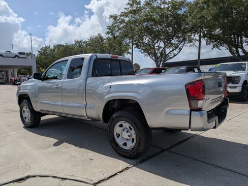 Used 2021 Toyota Tacoma SR w/ SR Convenience Package AWD/4WD image 6