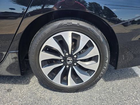 Used 2017 Honda Accord Touring image 11