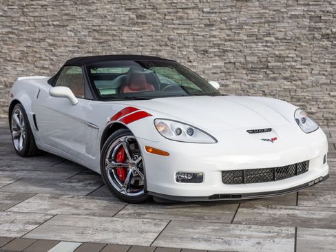 Used 2012 Chevrolet Corvette Grand Sport w/ 3LT Preferred Equipment Group image 2