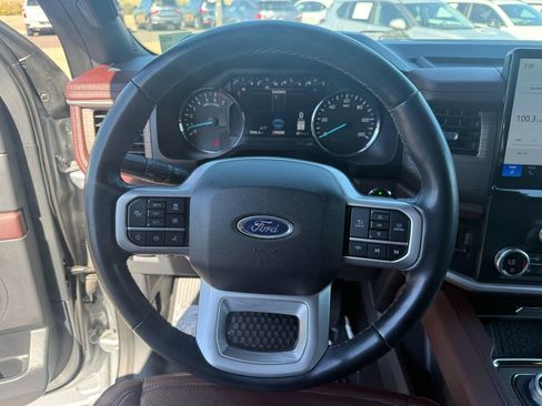 Used 2024 Ford Expedition Limited image 13