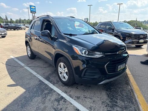 Used 2020 Chevrolet Trax LT w/ LT Convenience Package AWD/4WD image 4