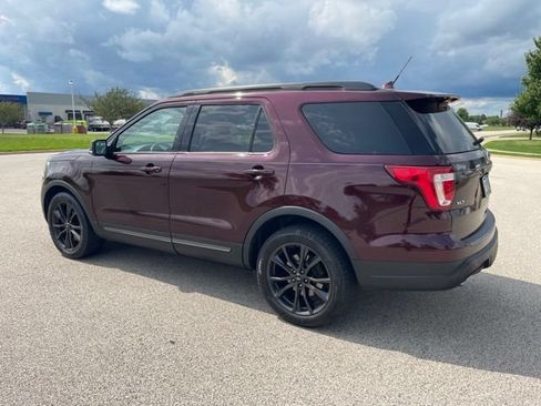 Used 2019 Ford Explorer XLT w/ Equipment Group 202A AWD/4WD image 4