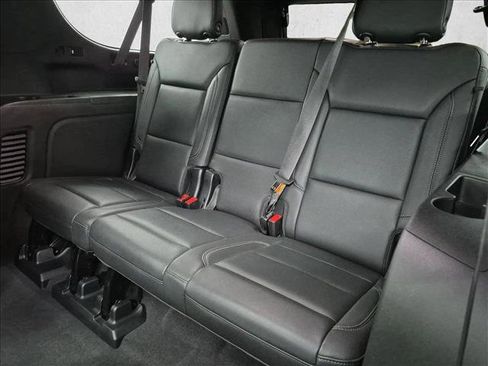 Used 2021 Chevrolet Suburban LT RWD image 19