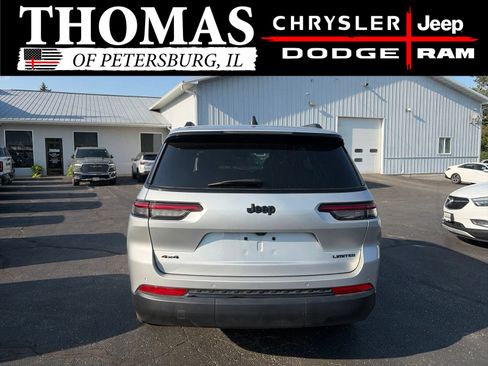 Used 2025 Jeep Grand Cherokee L Limited w/ Black Appearance Package AWD/4WD image 6