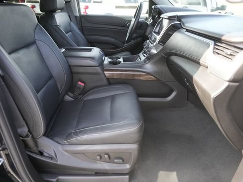 Used 2020 Chevrolet Suburban LT w/ Luxury Package image 21