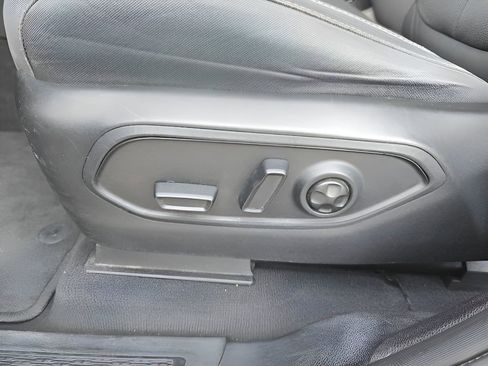 Used 2023 Jeep Grand Cherokee L Laredo image 17