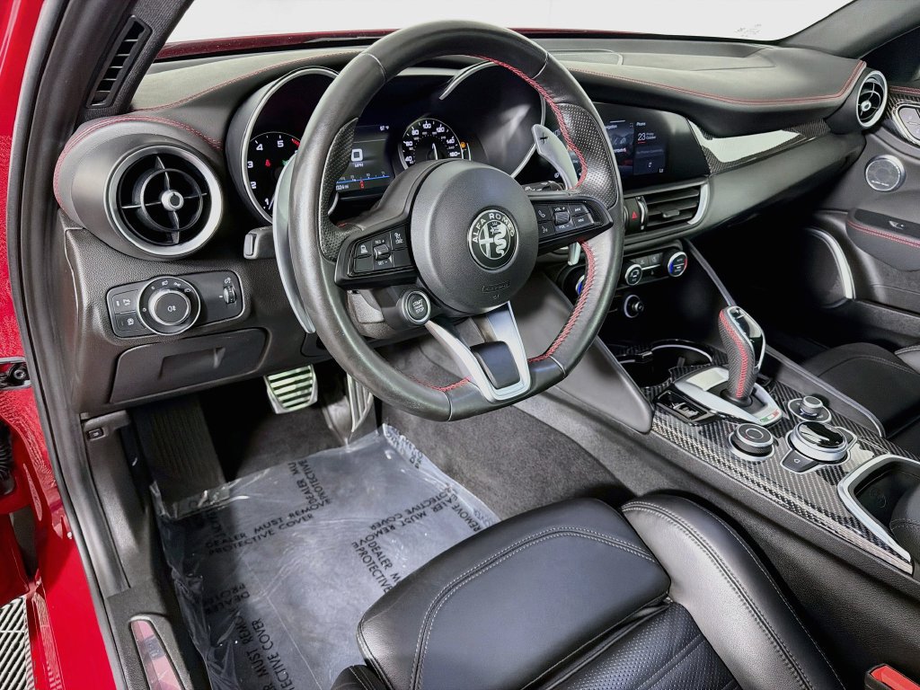 Used 2023 Alfa Romeo Giulia Estrema AWD/4WD image 9