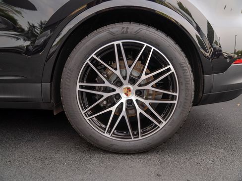 Used 2026 Porsche Cayenne AWD/4WD image 25