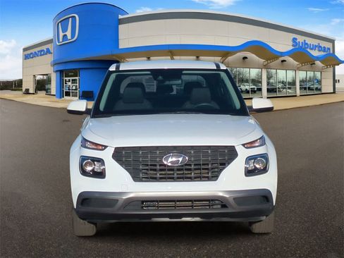 Used 2021 Hyundai Venue SE image 3