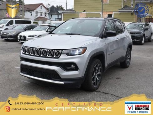 Used 2025 Jeep Compass Trailhawk w/ Trailer Tow Group AWD/4WD image 1