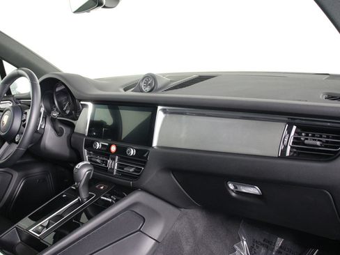 Certified 2026 Porsche Macan AWD/4WD image 24