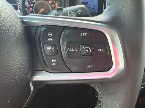 Used 2025 Jeep Wrangler Unlimited Sahara AWD/4WD image 32